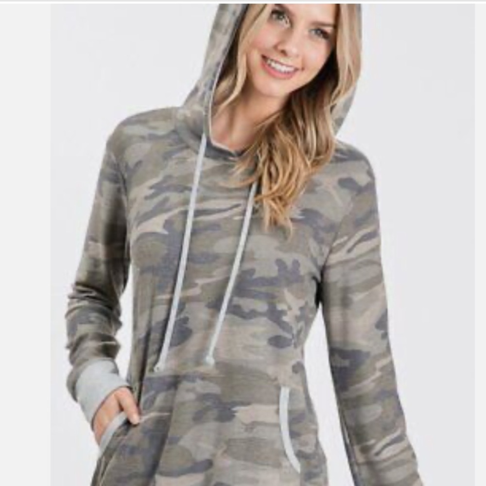 Women’s Camo Hoodie Top - Gray Camo